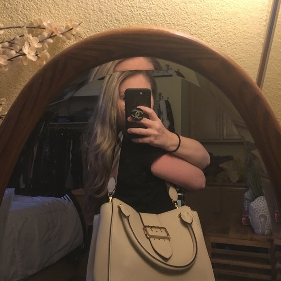 ❌SOLD❌ Burberry Buckle Handbag - Picture 7 of 8